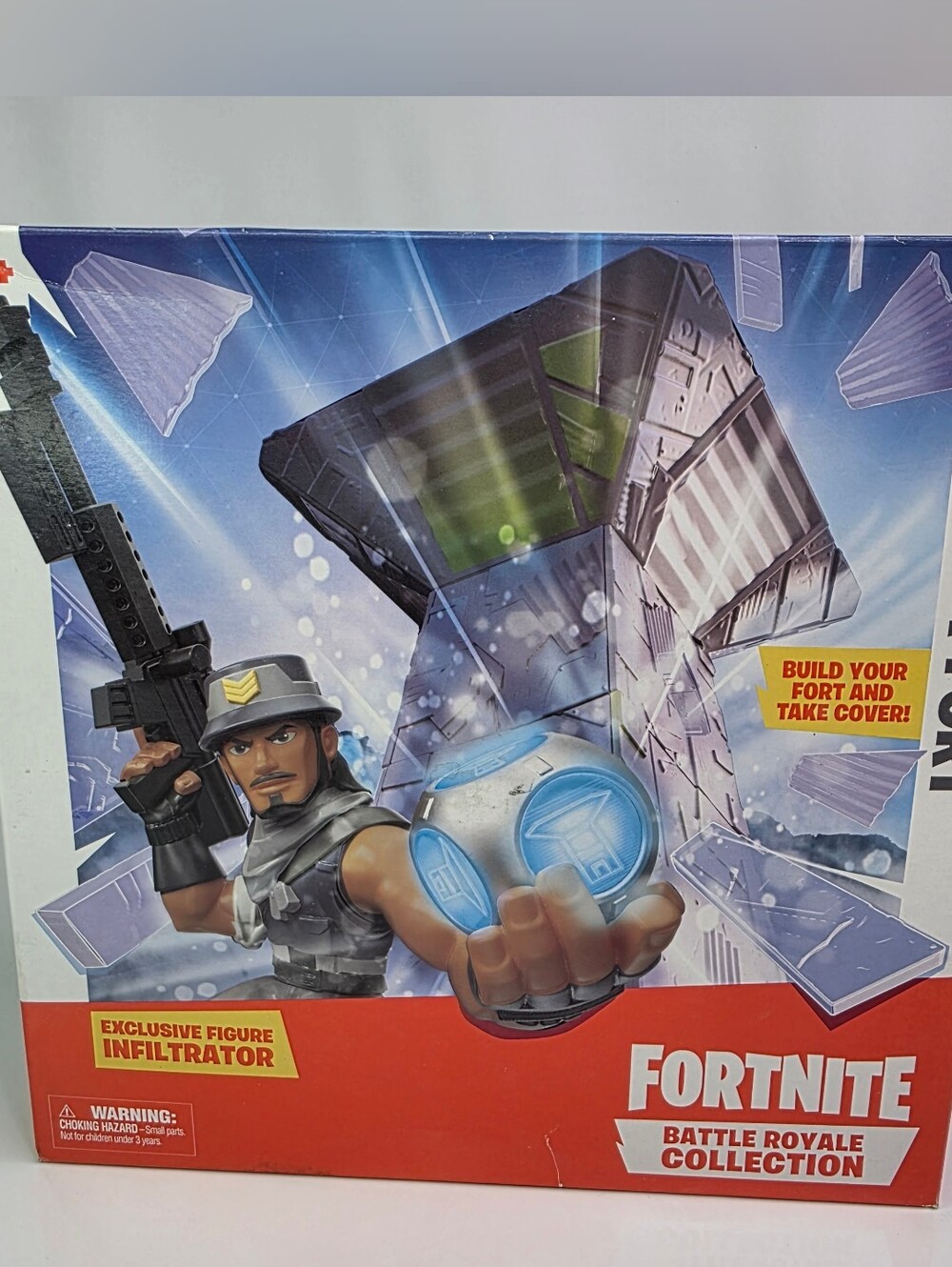 Fortnite Battle Royale Collection: Port-A-Fort Playset & Infiltrator Figure.